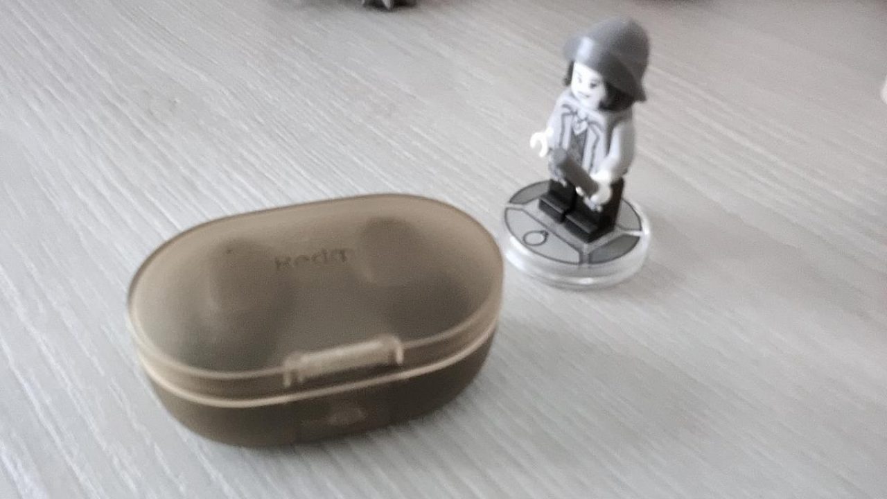 OnePlus 8 Pro Camera Can See Through Clothes and Plastics